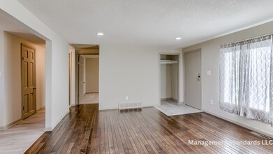 6938 Berry Rd in Kansas City, KS - Foto de edificio - Building Photo