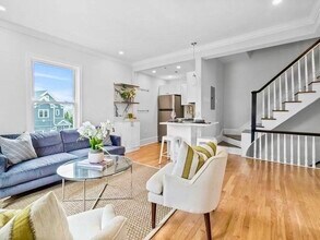 15 Emerson St, Unit 2 in Newton, MA - Building Photo - Building Photo