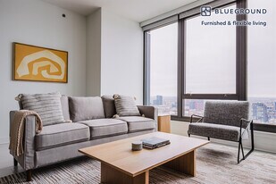 1035 W Van Buren St in Chicago, IL - Building Photo