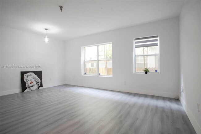 1350 Pennsylvania Ave in Miami Beach, FL - Building Photo - Building Photo