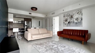 5252 NW 85th Ave in Doral, FL - Building Photo - Building Photo