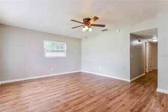 7303 Willow Park Dr in Tampa, FL - Building Photo - Building Photo