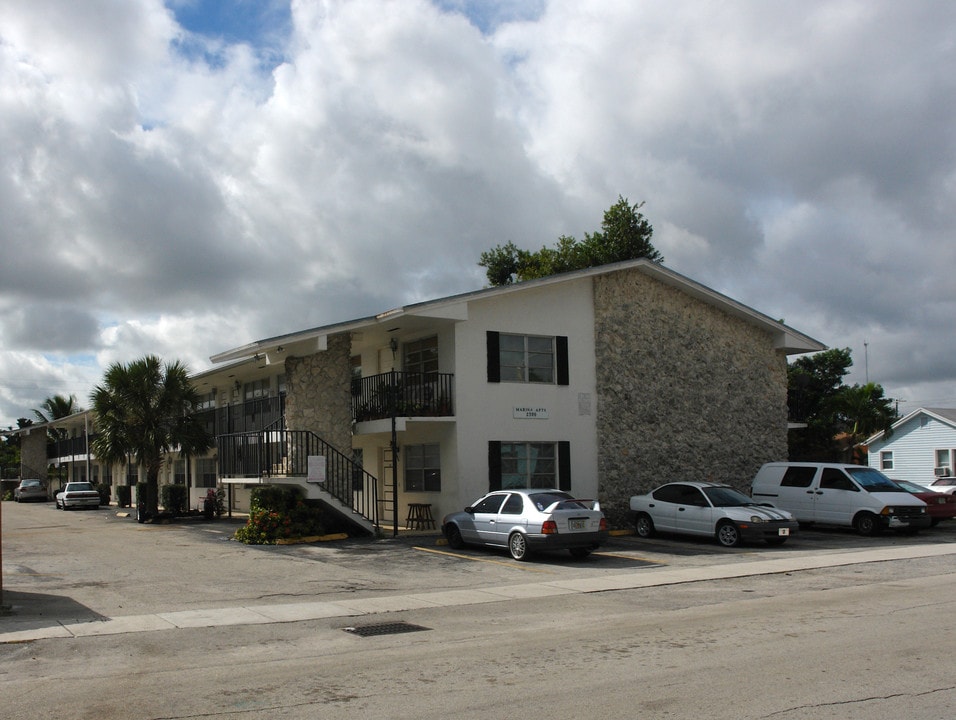 2300 Madison St in Hollywood, FL - Building Photo