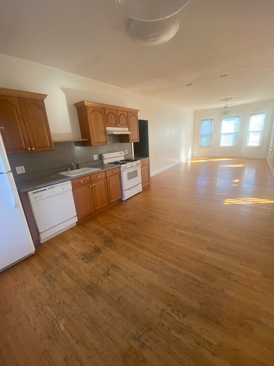 44 Champney St, Unit 1 in Boston, MA - Building Photo