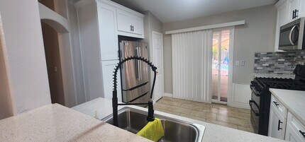 4505 Ferrell St in North Las Vegas, NV - Building Photo - Building Photo