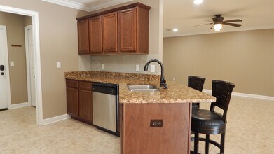 65 10th St in Shalimar, FL - Building Photo - Building Photo