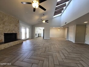 408 Hollydale Dr in El Paso, TX - Building Photo - Building Photo