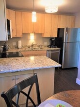 1101 B St, Unit C in Anchorage, AK - Foto de edificio - Building Photo