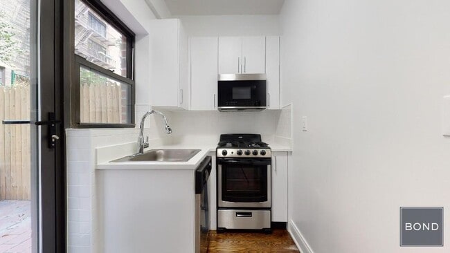 405 E 56th St in New York, NY - Building Photo - Building Photo
