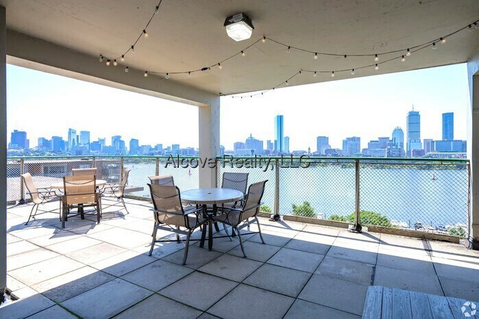100 Memorial Dr in Cambridge, MA - Building Photo