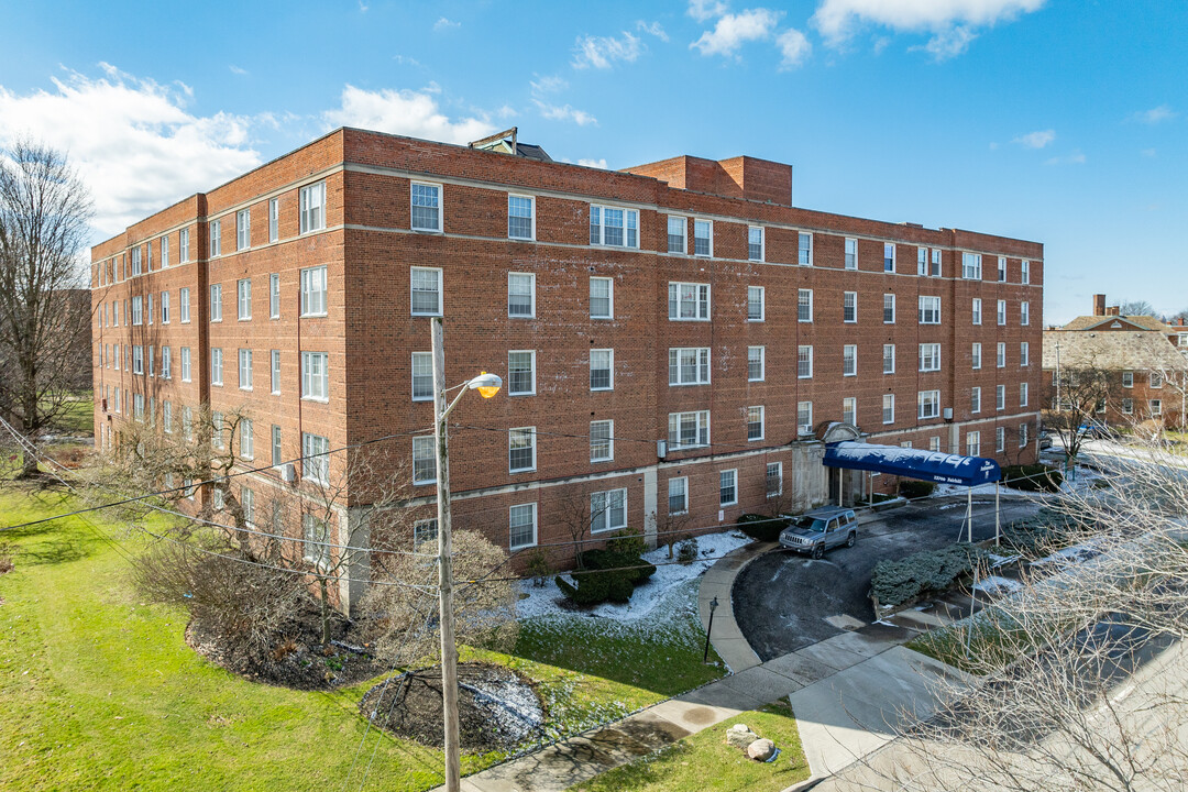 Kemper Place in Shaker Heights, OH - Foto de edificio