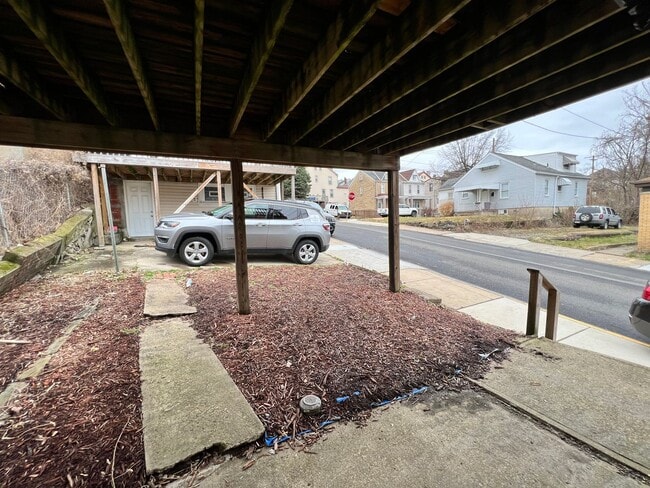 2408 Salisbury St in Pittsburgh, PA - Building Photo - Building Photo