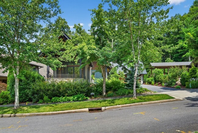16 Wordsworth Rd in Black Mountain, NC - Building Photo - Building Photo