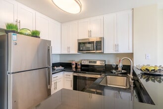 Marbrisa in Long Beach, CA - Building Photo - Building Photo