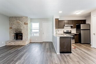 4431 Whispering Valley Dr in Austin, TX - Building Photo - Building Photo