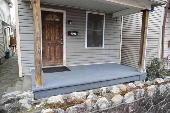 207 W Church St in Nanticoke, PA - Building Photo - Building Photo