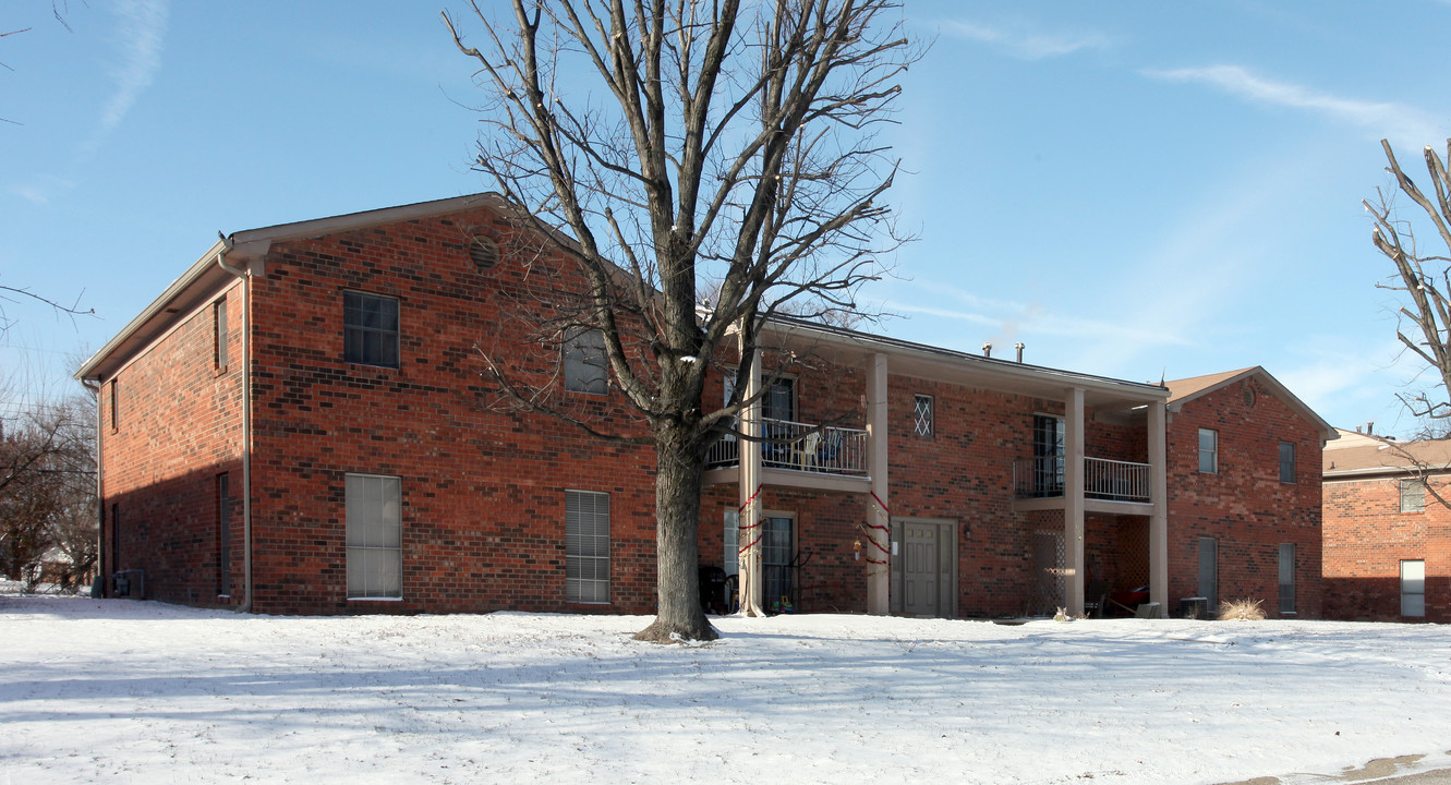 Breeza 32 Apartments in Greenwood, IN - Building Photo