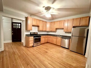 908 W Waveland Ave, Unit 1 in Chicago, IL - Building Photo - Building Photo