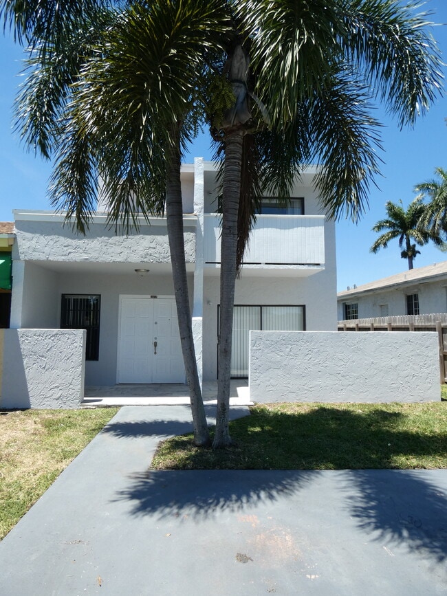 14212 NE 4th Ave in Miami, FL - Building Photo - Building Photo