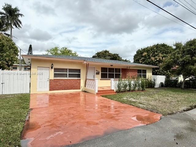 1642 NE 124th Ln in North Miami, FL - Foto de edificio - Building Photo