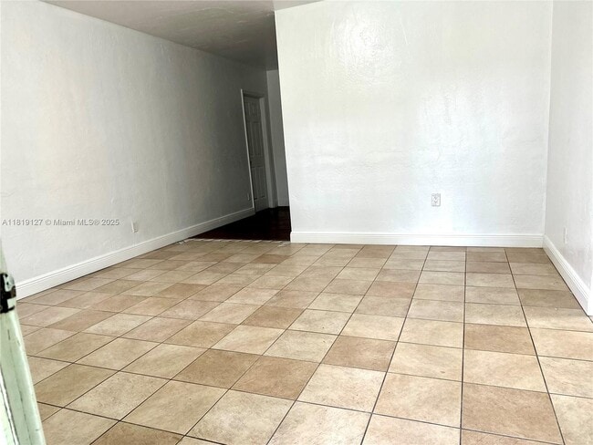 1941 NE 157th Ter in North Miami Beach, FL - Building Photo - Building Photo