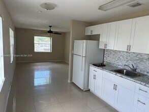 2006 SW 96th Ave in Miramar, FL - Building Photo - Building Photo