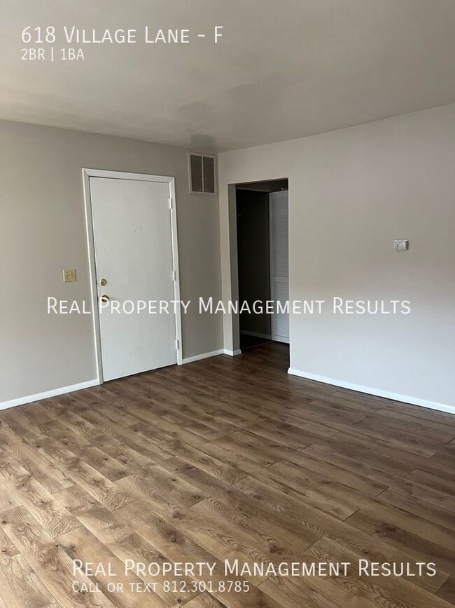 618 Village Ln in Newburgh, IN - Building Photo - Building Photo