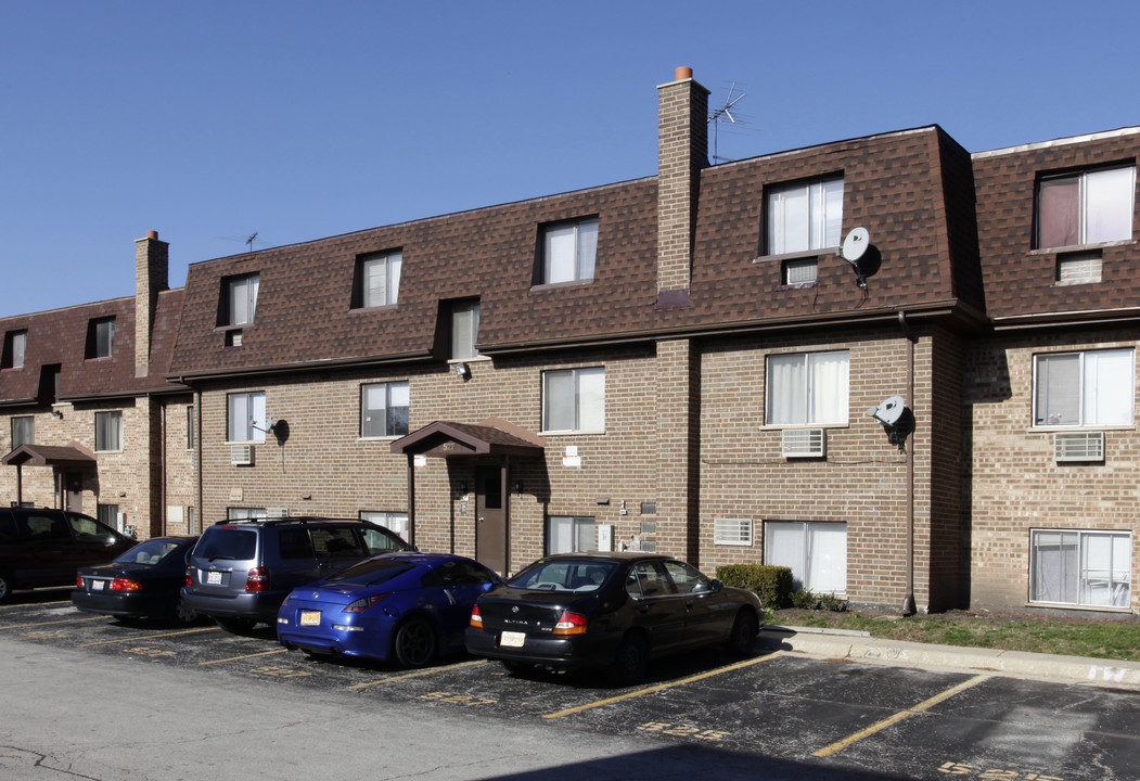 527 W Dempster St in Mount Prospect, IL - Building Photo