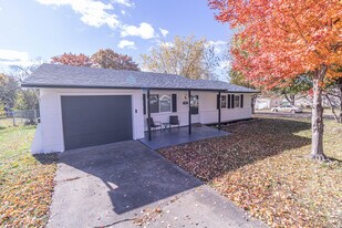 210 W El Cortez Dr in Columbia, MO - Building Photo