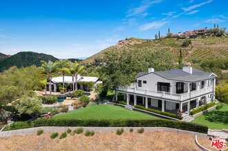 182 Kanan Dume Rd in Malibu, CA - Building Photo - Building Photo