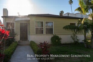 2431 Walgrove Ave in Los Angeles, CA - Building Photo