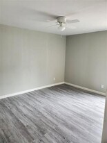 6756 Trail Lake Dr in Fort Worth, TX - Building Photo