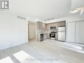 4045 Hickory Dr in Mississauga, ON - Building Photo - Building Photo