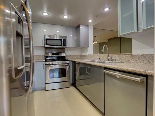 property at 995 Figueroa Terrace