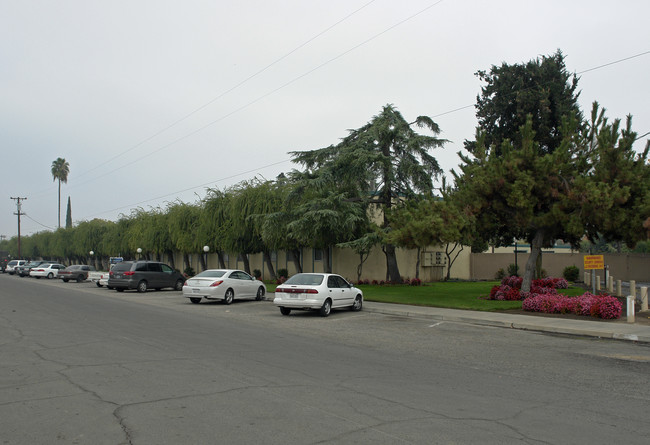 Sequoia Gardens Apartments in Fresno, CA - Building Photo - Building Photo