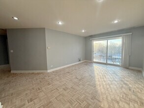 1550 Sandpebble Dr in Wheeling, IL - Building Photo - Building Photo