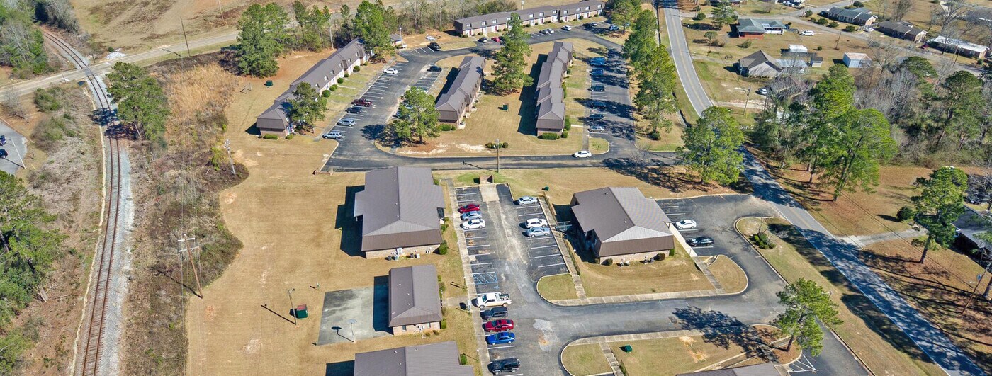 Dixon Heights in Andalusia, AL - Foto de edificio