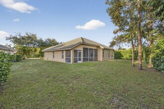 146 Fernwood Crescent in Royal Palm Beach, FL - Building Photo - Building Photo