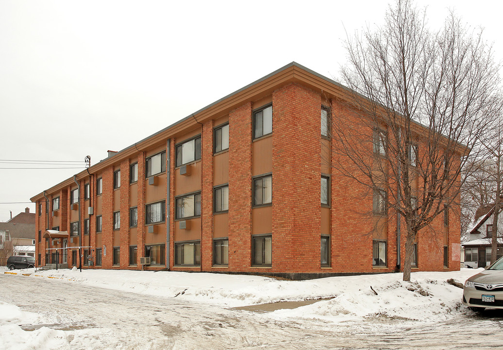 729 Oakdale Ave in St. Paul, MN - Foto de edificio