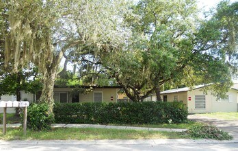 1483 Pierce St in Clearwater, FL - Foto de edificio - Building Photo