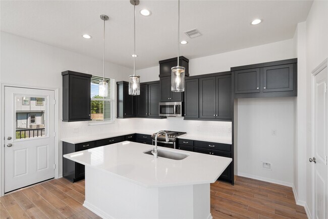 611 Silver Pear Ct in Montgomery, TX - Building Photo - Building Photo