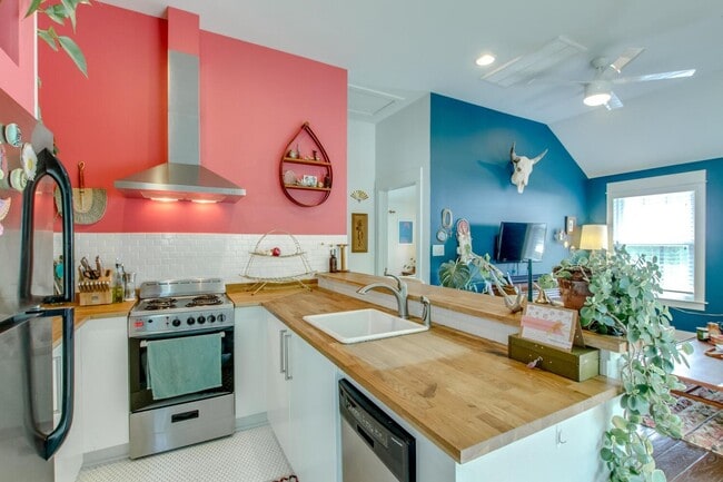property at 1103 N 2nd St