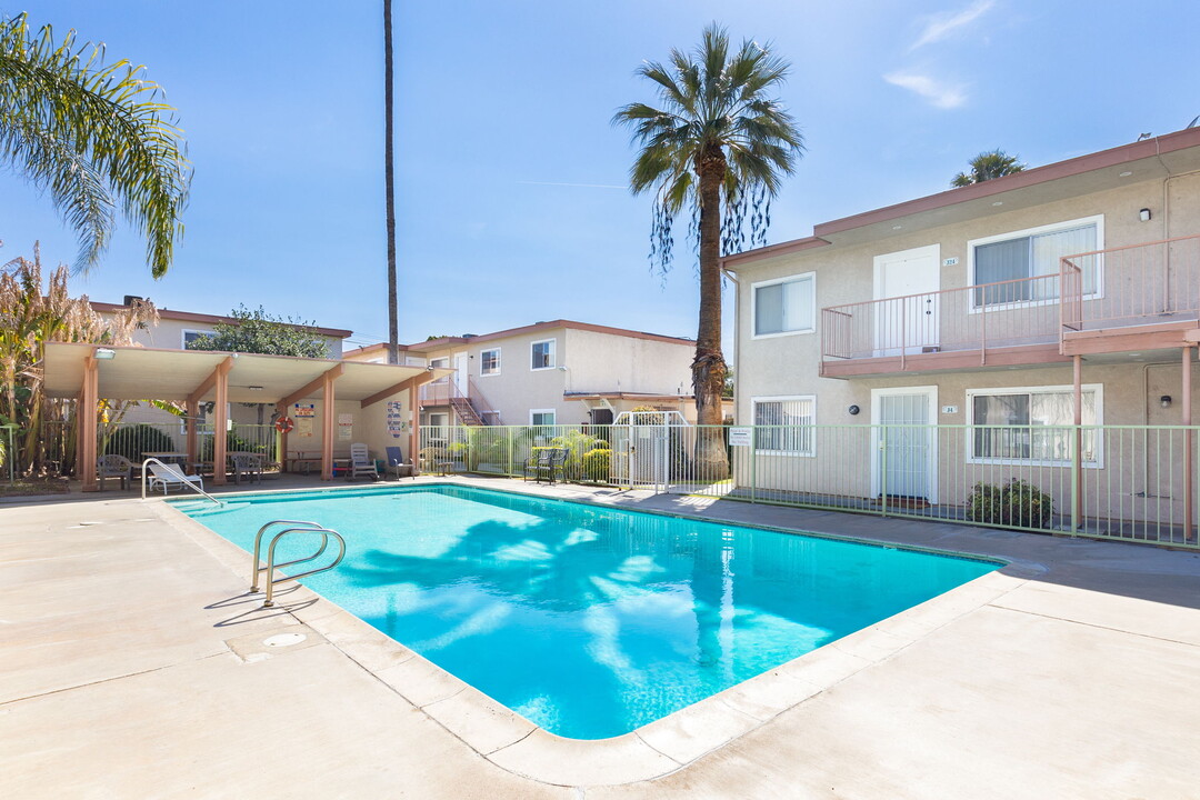 Cambria Park Apartments in Loma Linda, CA - Building Photo