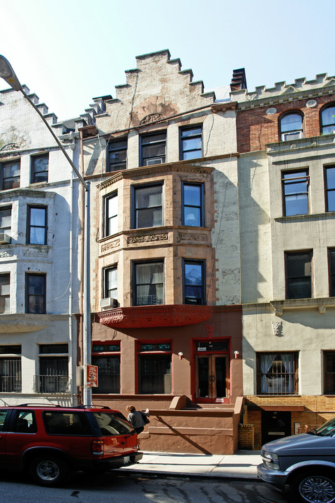 310 W 88th St in New York, NY - Building Photo