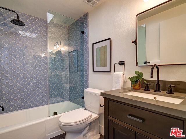 property at 4776 La Villa Marina