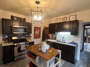 2147 N 64th St in Wauwatosa, WI - Building Photo - Building Photo