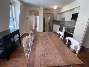 394 Broadway, Unit 3 in Somerville, MA - Foto de edificio - Building Photo