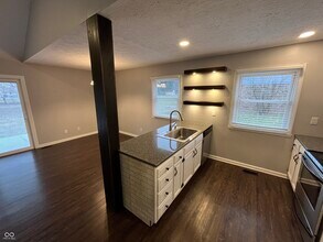 627 San Carlos Dr in Greenwood, IN - Building Photo - Building Photo