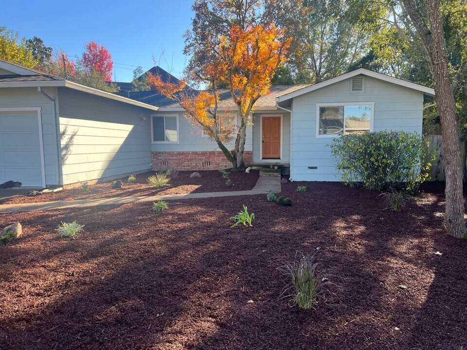 1422 Escalero Rd-Unit -1 in Santa Rosa, CA - Building Photo