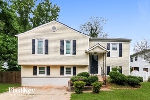 10635 Plantation Bridge Dr in Alpharetta, GA - Building Photo